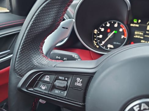 Used 2021 Alfa Romeo Giulia Ti Sport image 21