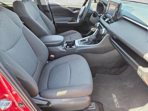 Used 2021 Toyota RAV4 XLE w/ Convenience Package FWD image 26