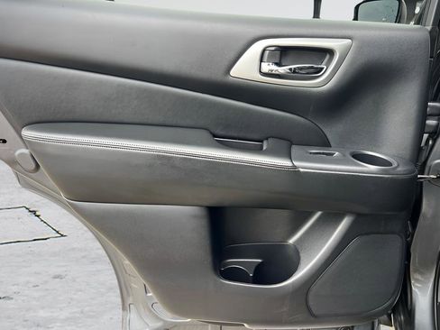 Used 2019 Nissan Pathfinder S image 23