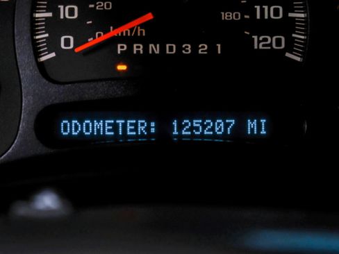Used 2006 Chevrolet Suburban LT w/ Preferred Equipment Group RWD image 26