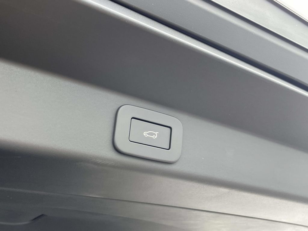 New 2026 Land Rover Range Rover Sport SE AWD/4WD image 18