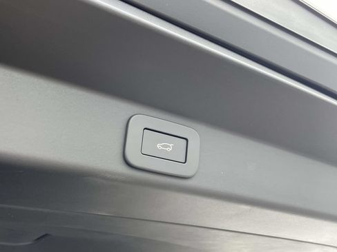 New 2026 Land Rover Range Rover Sport SE AWD/4WD image 18