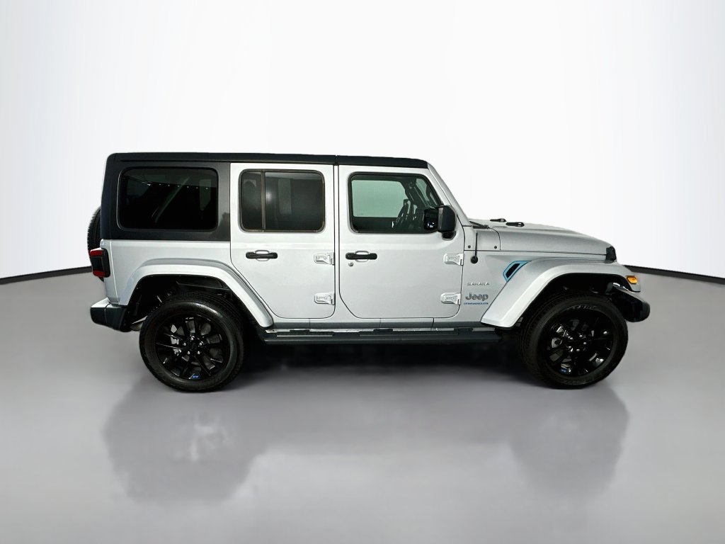Used 2023 Jeep Wrangler Unlimited Sahara w/ Cold Weather Group AWD/4WD image 8