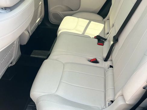 Used 2021 Mercedes-Benz GLB 250 4MATIC image 6