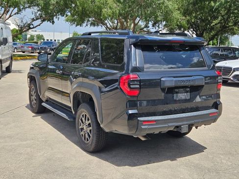 Used 2025 Toyota 4Runner SR5 AWD/4WD image 7