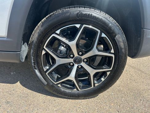 Used 2025 Jeep Compass Limited image 30