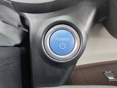 Used 2023 Toyota Sienna XLE FWD image 28