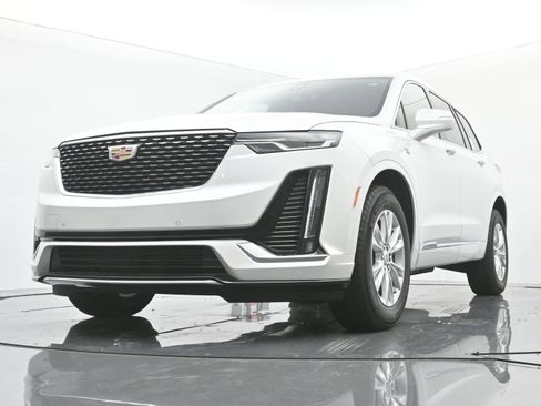 New 2025 Cadillac XT6 Luxury image 15