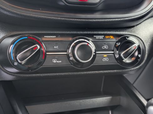 Used 2023 Kia Soul LX image 19