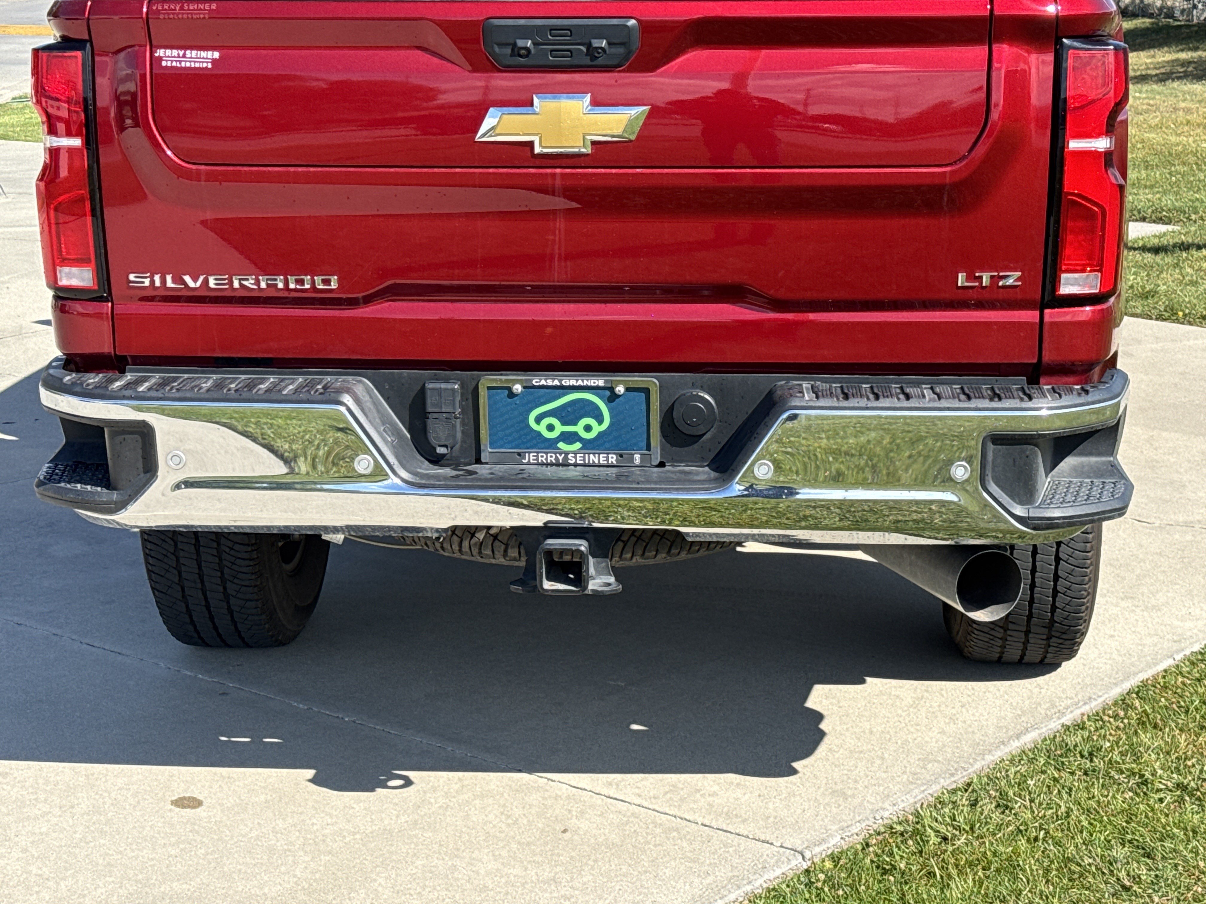 Used 2024 Chevrolet Silverado 2500 LTZ w/ LTZ Premium Package AWD/4WD image 13