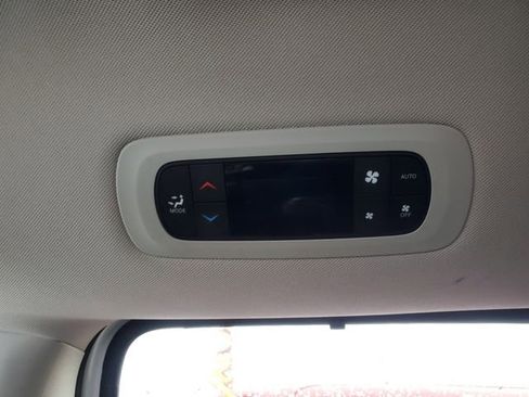 Certified 2024 Chrysler Pacifica Touring-L image 24