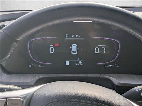 Used 2024 Kia Telluride EX w/ EX Captain's Chair Package image 13