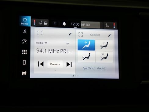 Used 2022 Chrysler Voyager LX FWD image 19