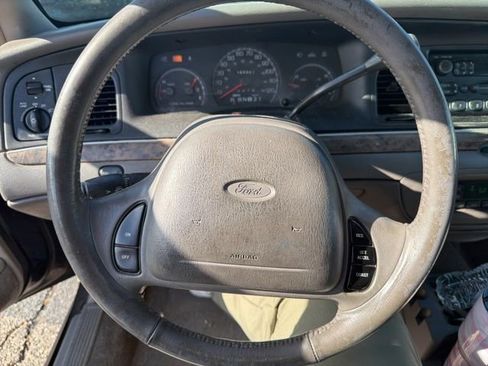 Used 1999 Ford Crown Victoria LX image 23