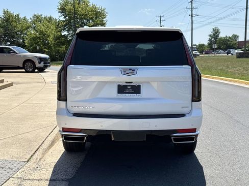 Used 2024 Cadillac Escalade ESV Premium Luxury AWD/4WD image 24