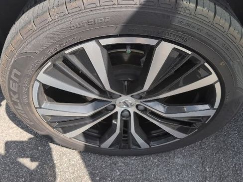 Used 2024 Volvo XC60 B5 Plus w/ Protection Package Premier AWD/4WD image 14