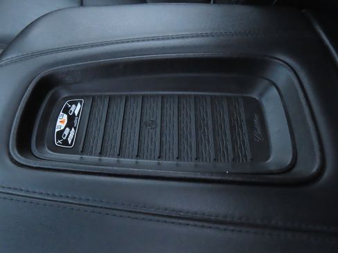 Used 2019 Cadillac Escalade Premium Luxury image 12