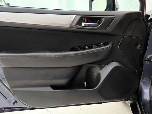 Used 2017 Subaru Outback 2.5i Premium image 23