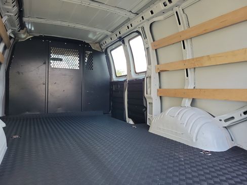 Used 2023 Chevrolet Express 2500 w/ Driver Convenience Package image 10