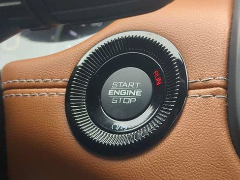 Certified 2025 Jeep Compass Limited AWD/4WD image 33