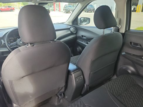 Certified 2021 Nissan Kicks SV FWD image 19