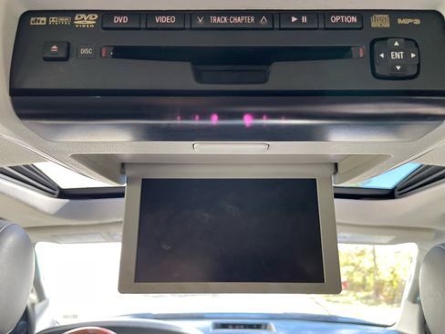 Used 2011 Toyota Sequoia Platinum image 29