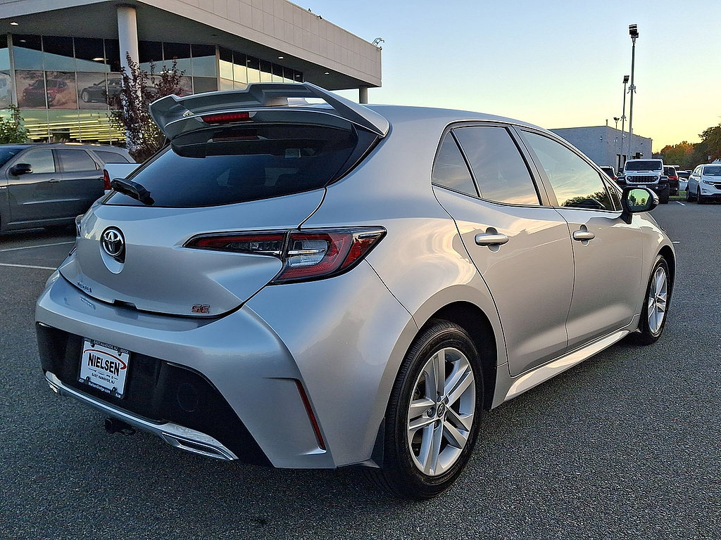 Used 2022 Toyota Corolla SE w/ SE Preferred Package FWD image 31