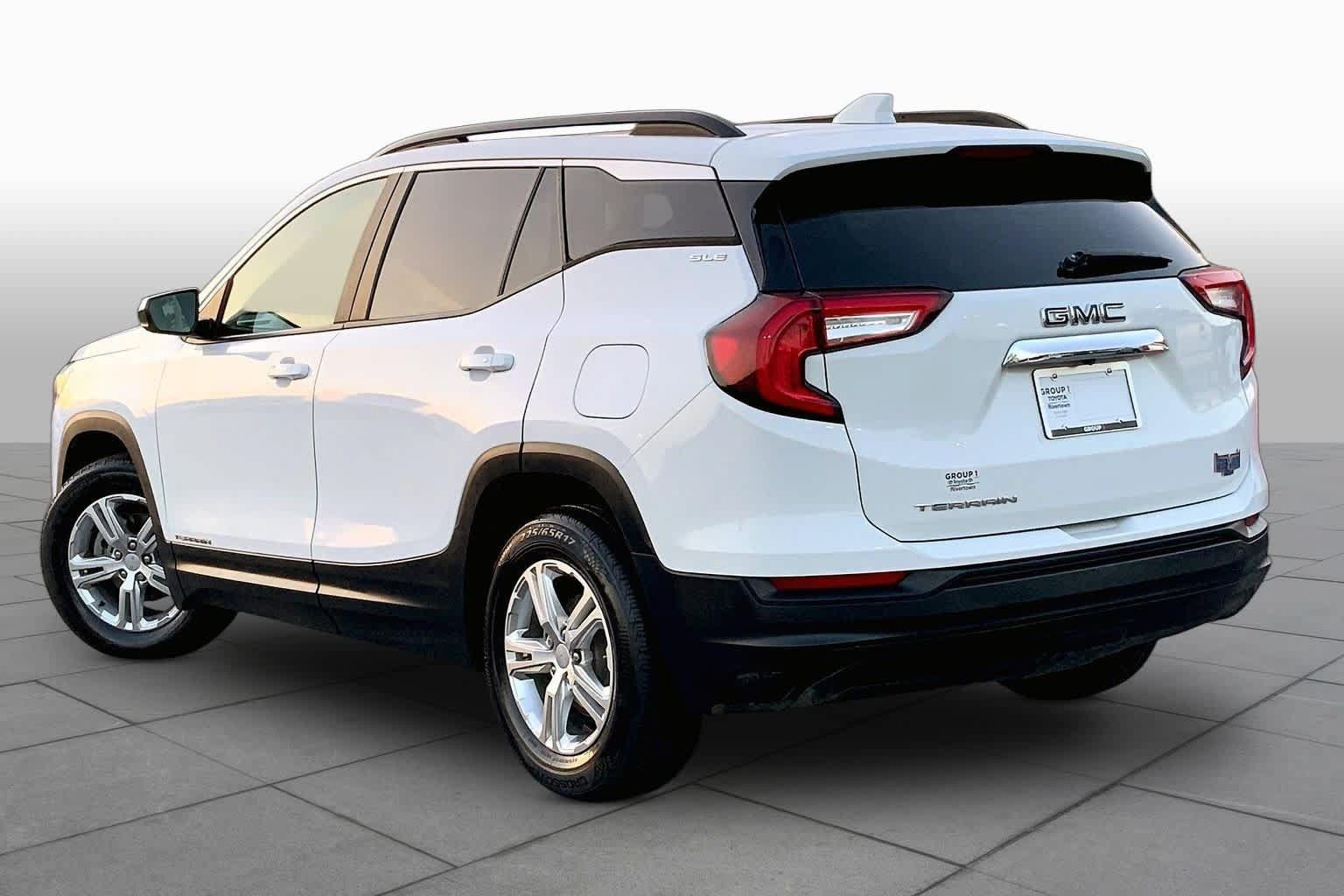 Used 2022 GMC Terrain SLE w/ Driver Convenience Package FWD image 11