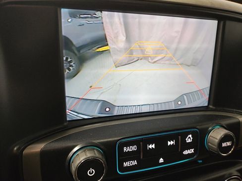 Used 2015 Chevrolet Silverado 1500 High Country image 30