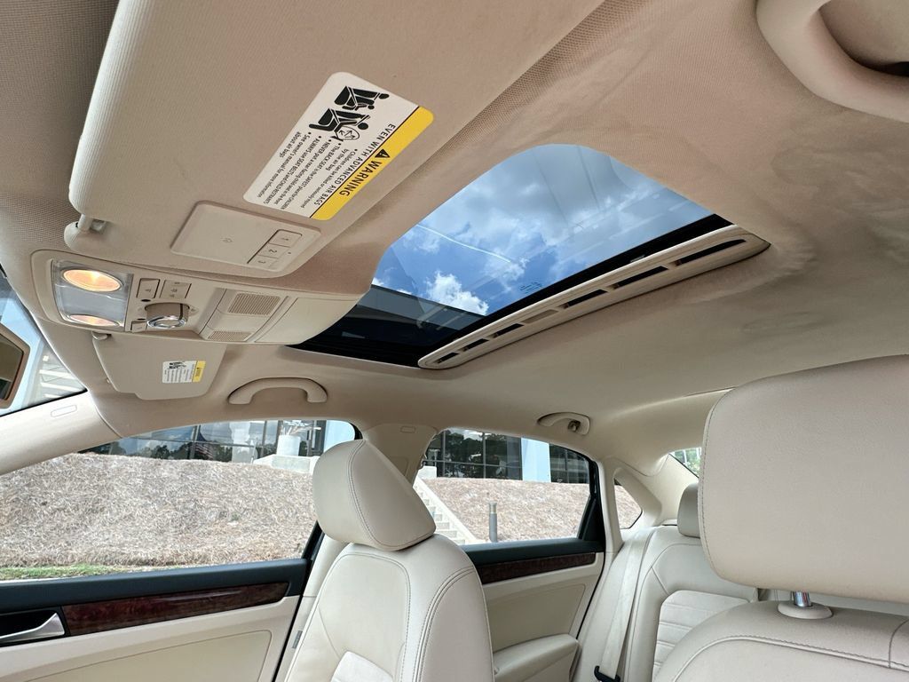 Used 2013 Volkswagen Passat TDI SEL Premium FWD image 11