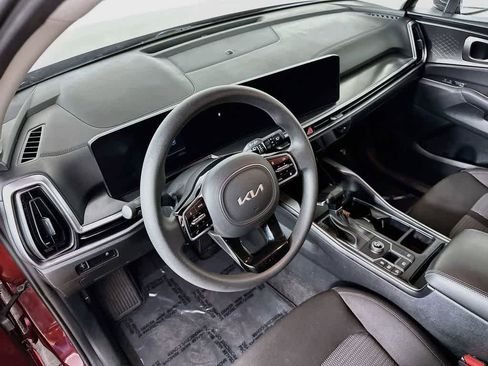 Used 2025 Kia Sorento LX FWD image 2