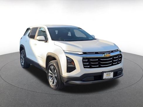 Used 2025 Chevrolet Equinox LT FWD image 3