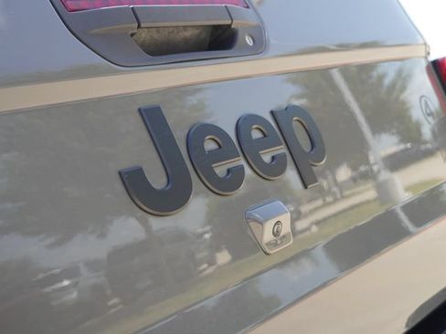 Used 2021 Jeep Gladiator Sport AWD/4WD image 11