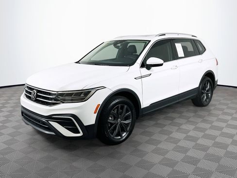 Used 2022 Volkswagen Tiguan SE w/ Panoramic Sunroof Package image 15