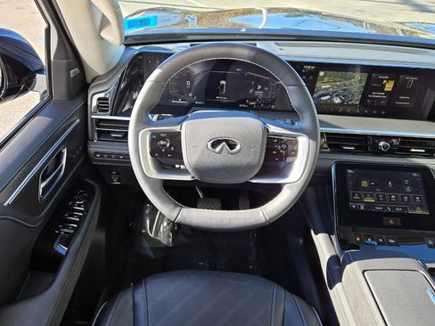 Certified 2025 INFINITI QX80 Luxe image 10