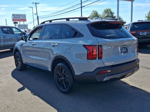 Used 2023 Kia Sorento S w/ Panoramic Sunroof Package AWD/4WD image 5