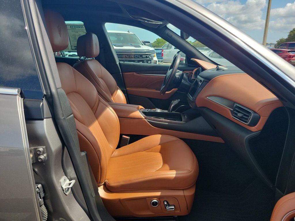 Used 2021 Maserati Levante GranLusso AWD/4WD image 29