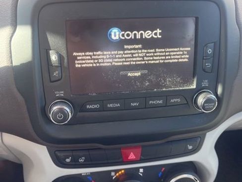 Used 2016 Jeep Renegade Limited image 13