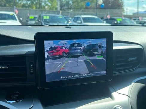 Certified 2022 Ford Explorer XLT w/ Class IV Trailer Tow Package image 30