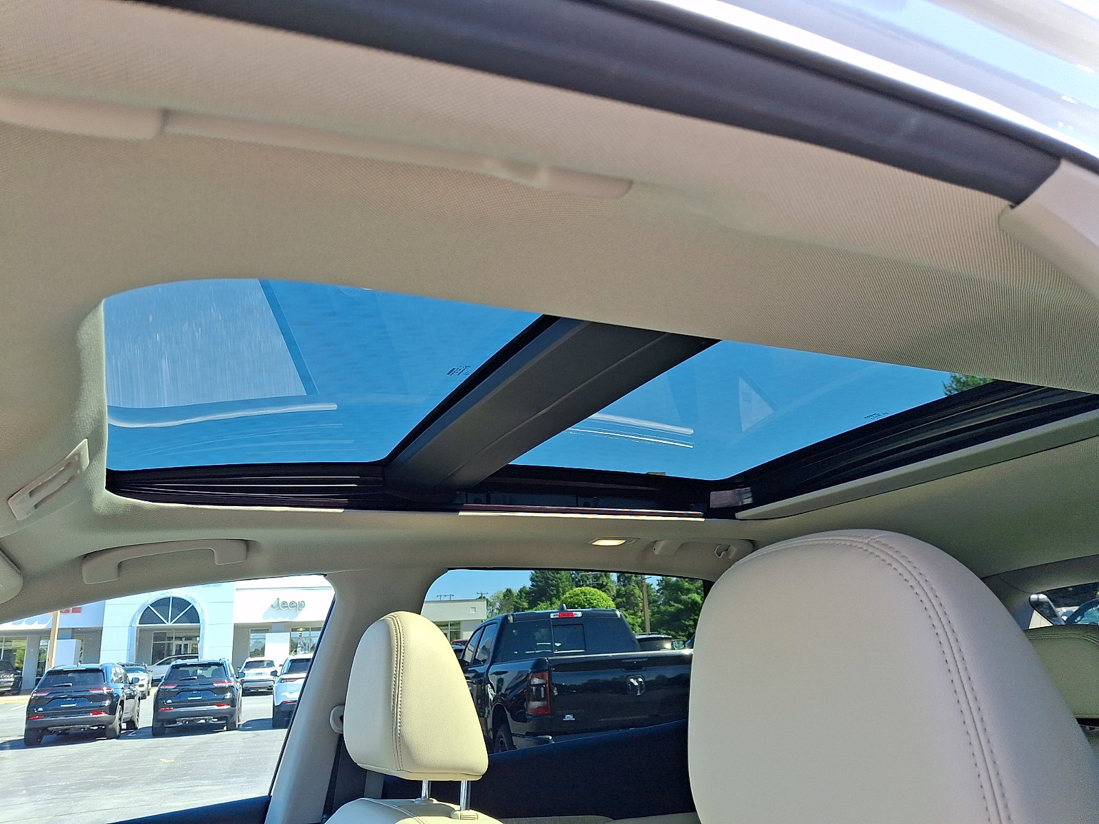 Used 2020 Nissan Murano SL w/ Moonroof Package AWD/4WD image 14