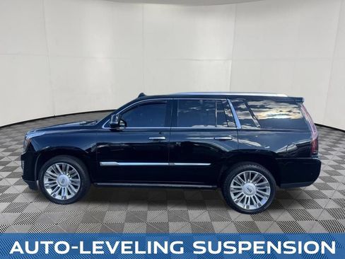 Used 2018 Cadillac Escalade Platinum AWD/4WD image 8