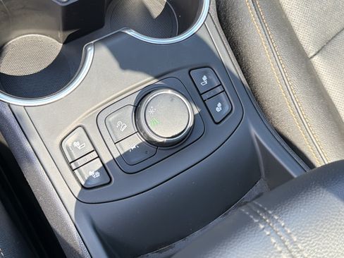 Used 2021 GMC Terrain SLT w/ Infotainment Package II FWD image 29