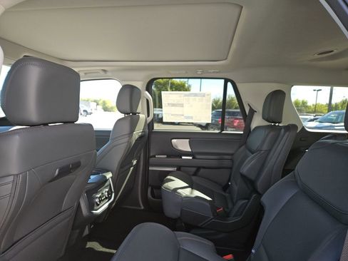 New 2025 Ford Expedition Active image 19