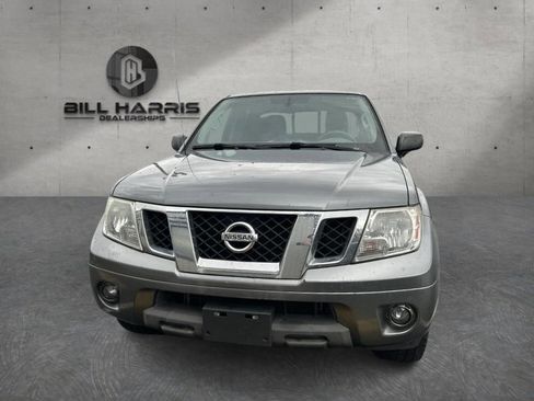 Used 2016 Nissan Frontier SV image 2