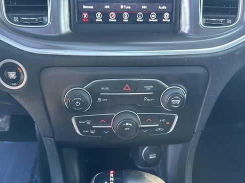 Used 2019 Dodge Charger SXT RWD image 36
