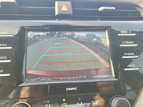Used 2020 Toyota Camry LE image 21