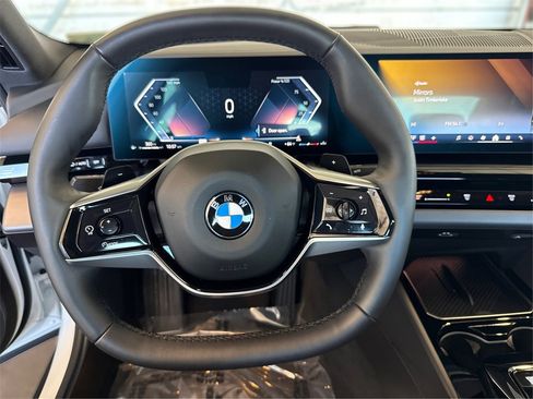 Used 2025 BMW 530i xDrive w/ Premium Package image 23