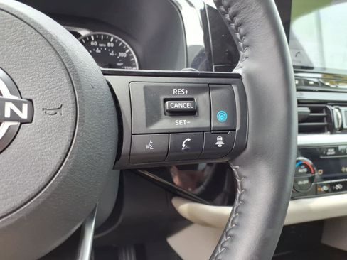 Used 2022 Nissan Pathfinder SL AWD/4WD image 23