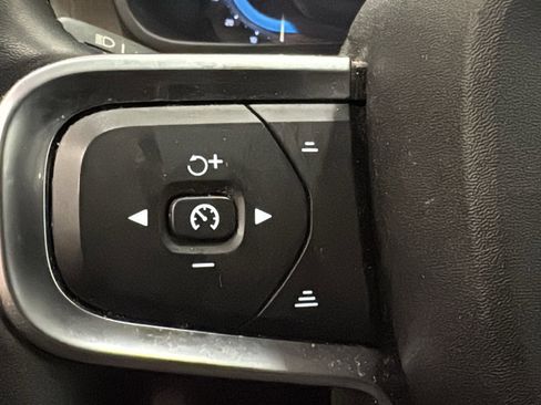 Certified 2023 Volvo XC40 B5 Plus w/ Climate Package image 13