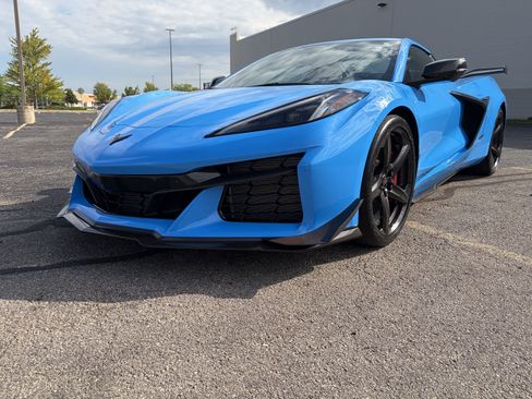 Used 2023 Chevrolet Corvette Z06 w/ Z07 Performance Package RWD image 4